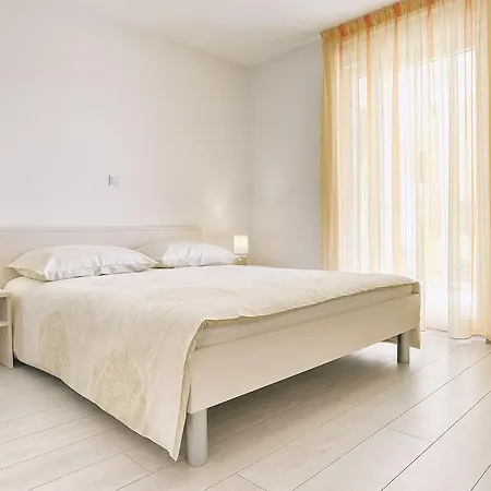 Osipovica Appartement *