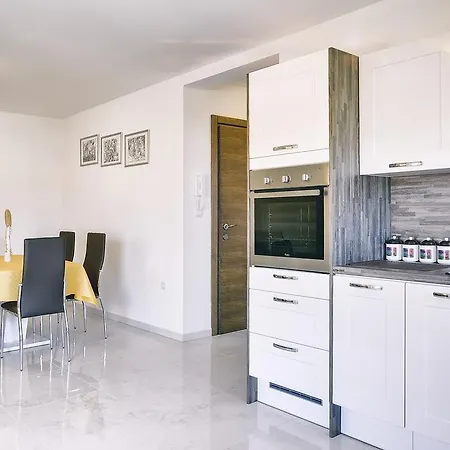Osipovica Apartment *