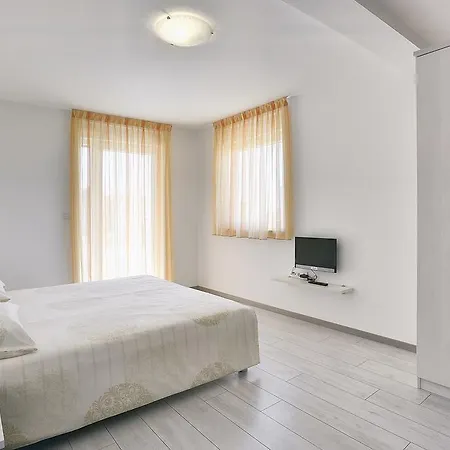 Osipovica Apartment